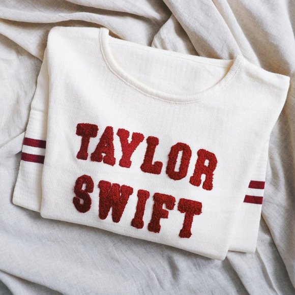 Taylor Swift Sweaters - NEW Taylor Swift Knit Sweater - Red Merch